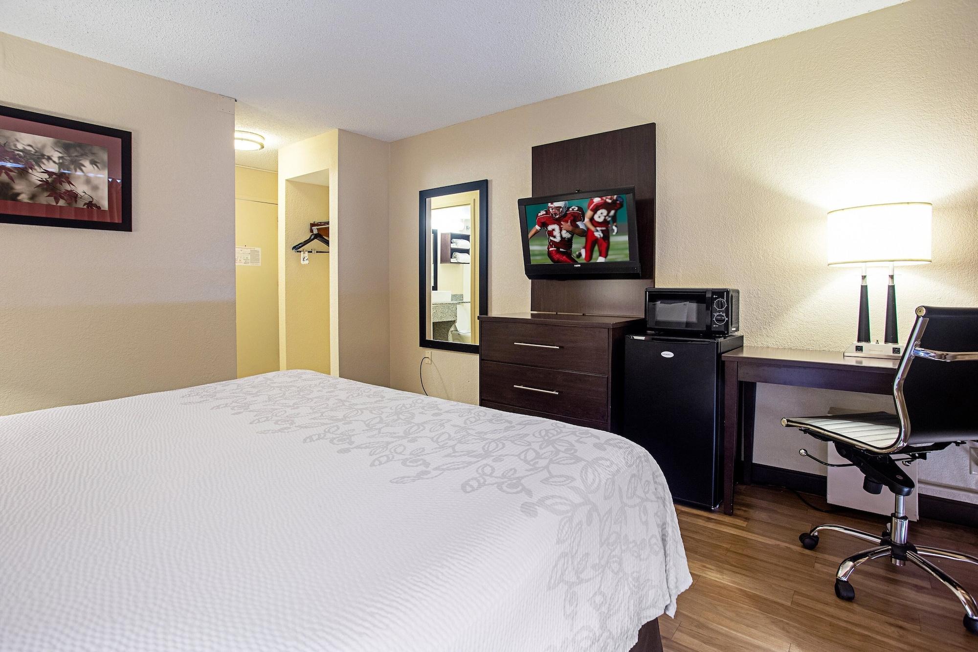 Red Roof Inn Plus+ Wichita East Exterior photo