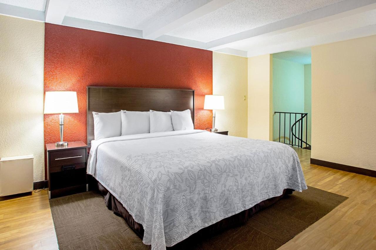 Red Roof Inn Plus+ Wichita East Exterior photo