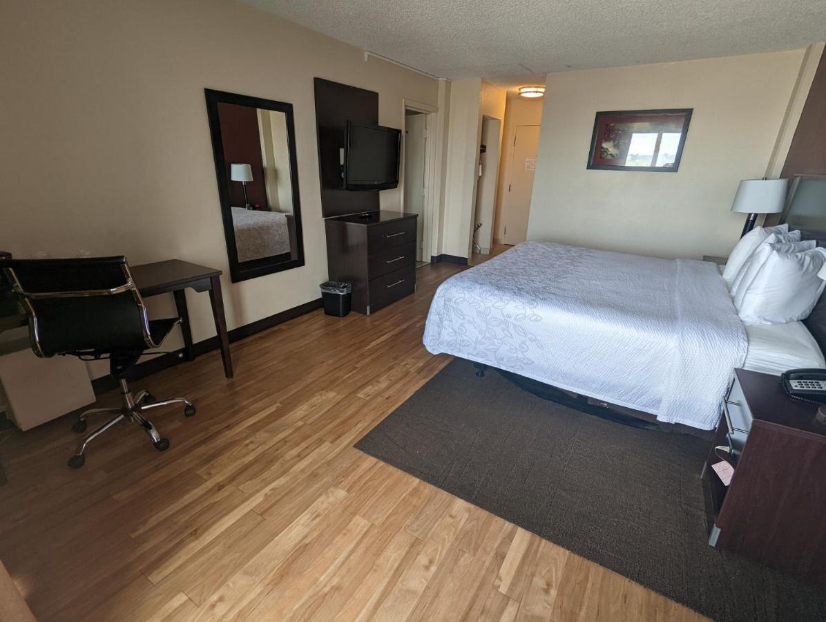 Red Roof Inn Plus+ Wichita East Exterior photo